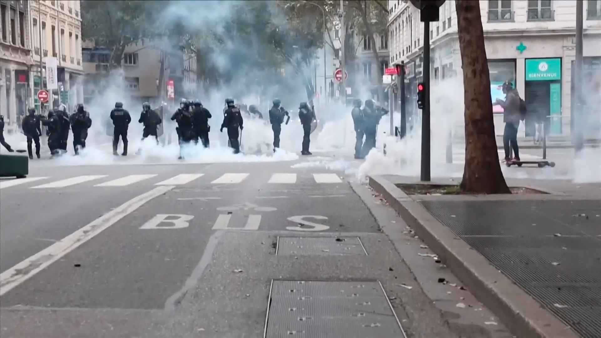 Mass protests continue in France - KYMA